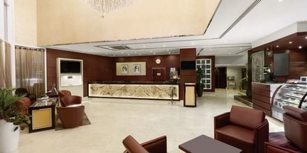Receptionen på hotell Howard Johnson i Bur Dubai.