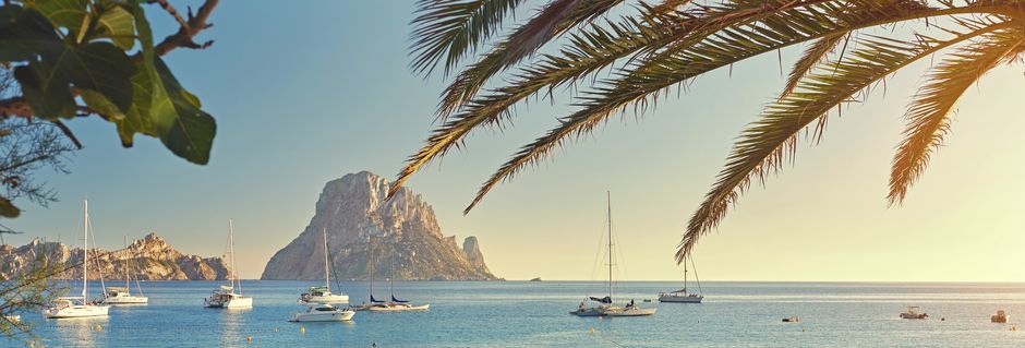 Ibiza, sydväst om Mallorca, är en grön ö med mycket att erbjuda.