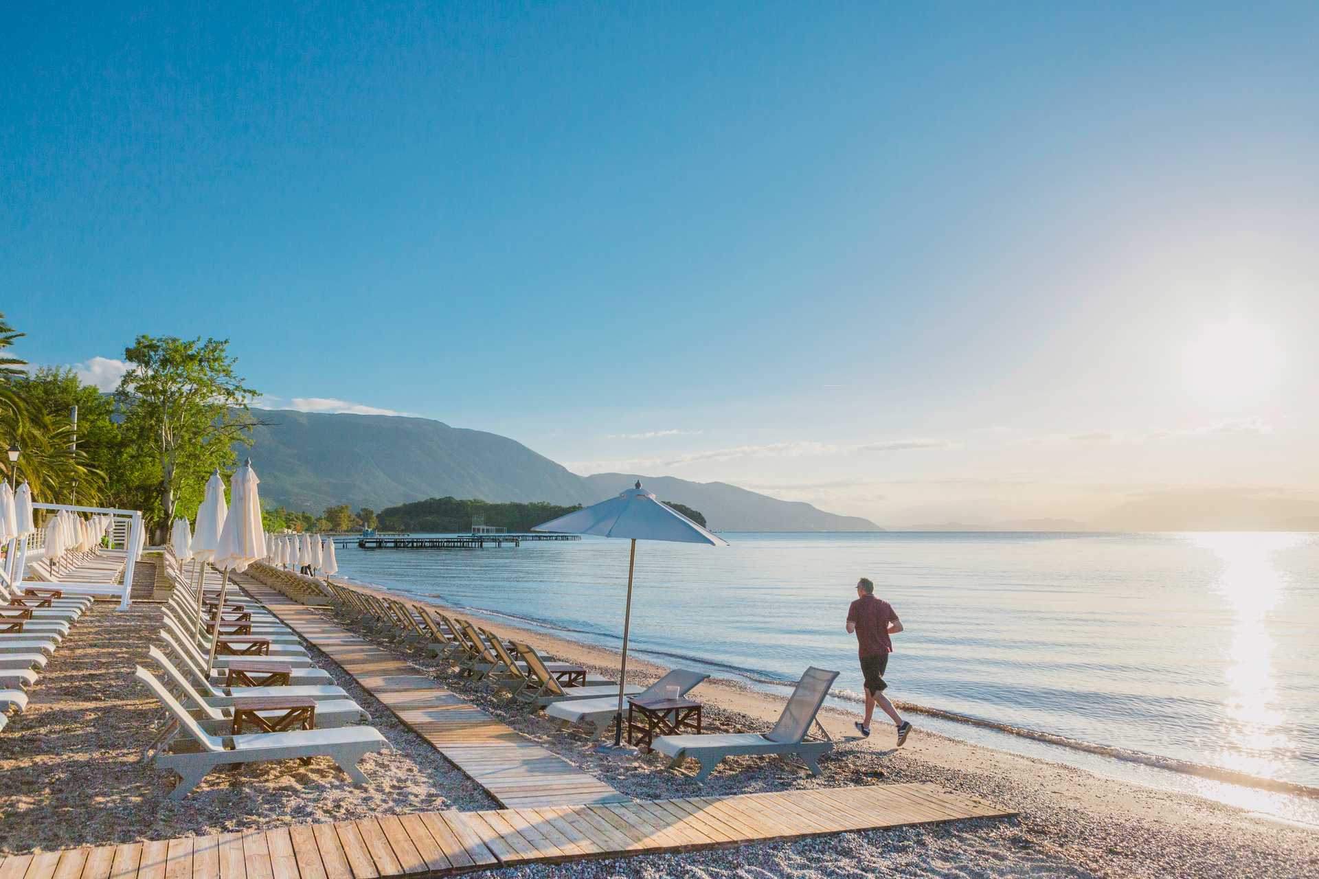 Stranden i Dassia på Korfu, Grekland.