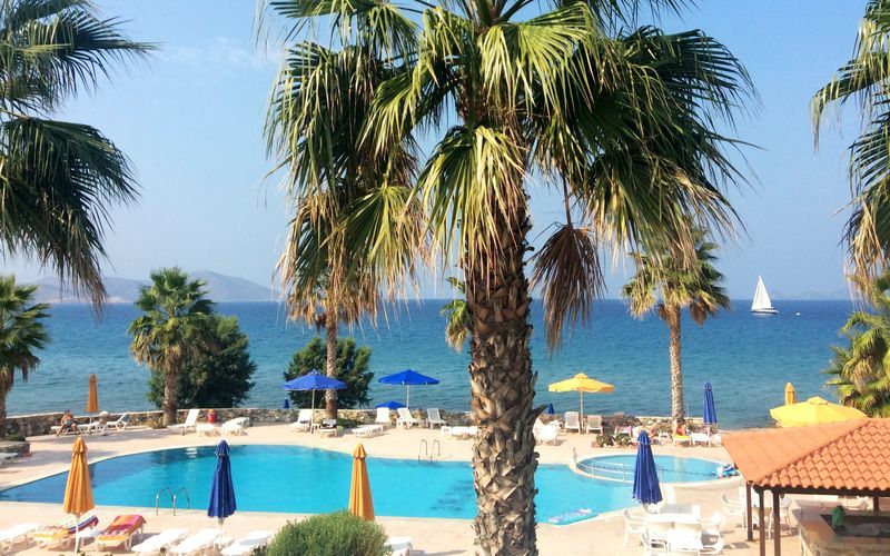 Poolområdet på hotell Irina Beach i Tigaki på Kos, Grekland.