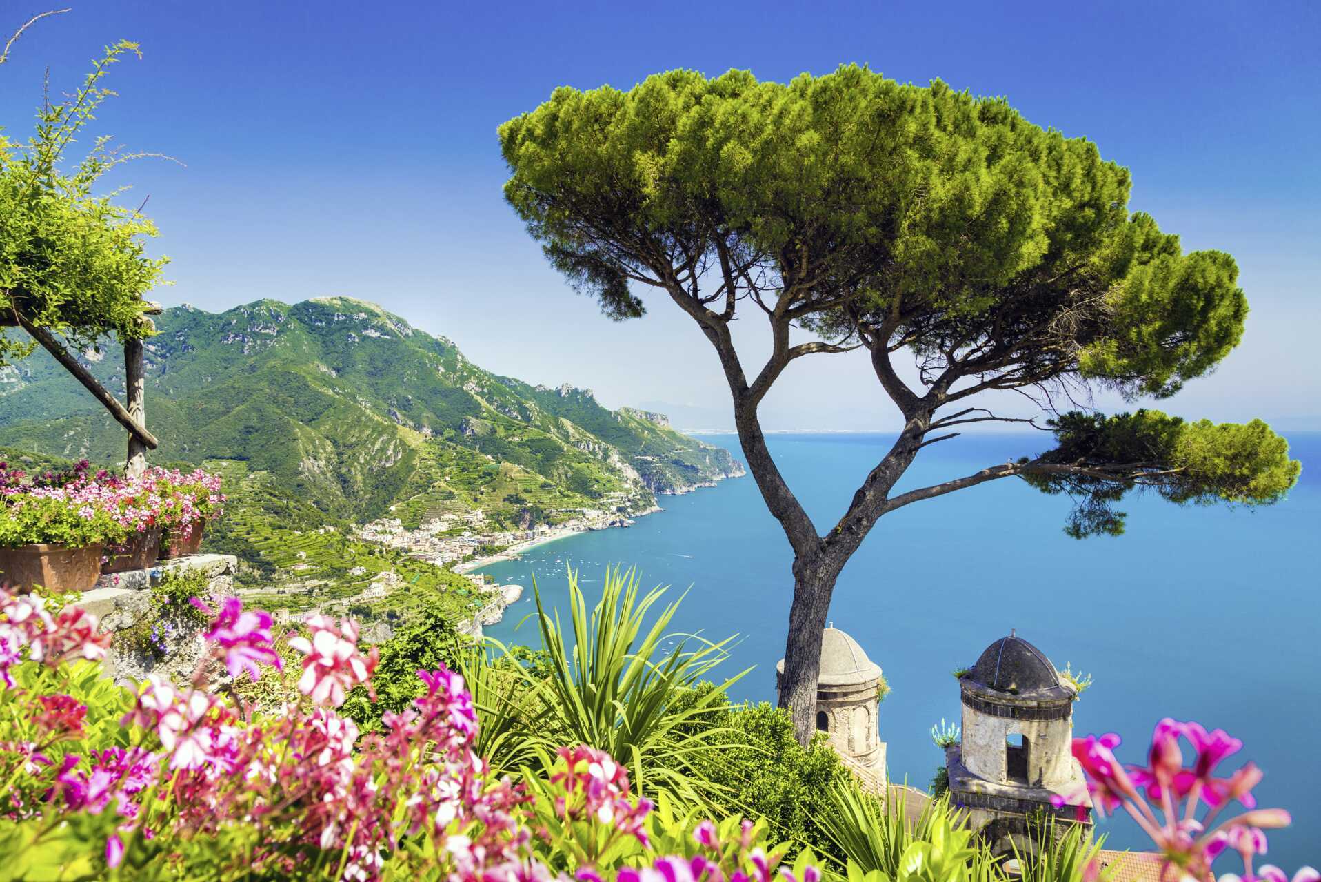 Vackra Amalfikusten i Italien.