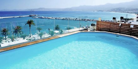 Takpool på hotell Itanos i Sitia på Kreta, Grekland.