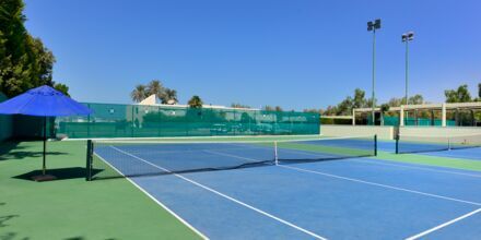Tennis på hotell JA Beach i Dubai.
