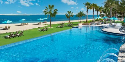 Poolområde på Hotell JA Beach i Dubai.