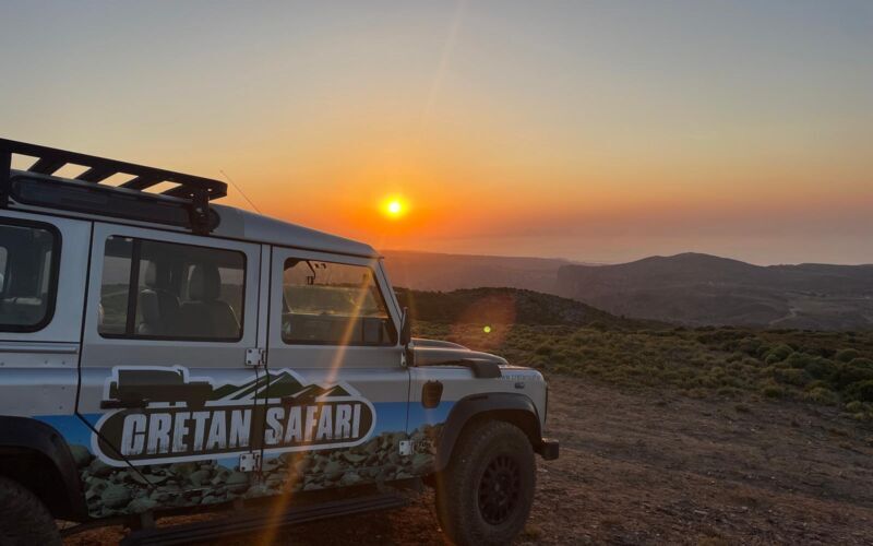 Jeepsafari i solnedgången