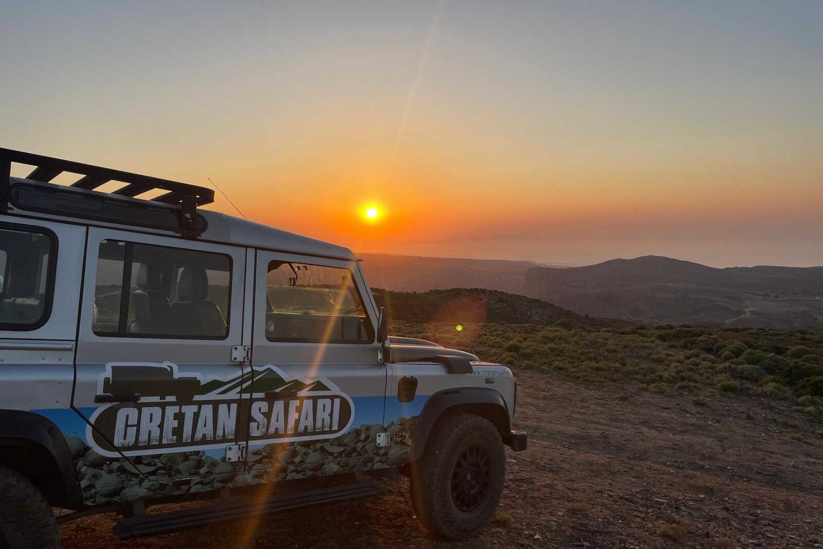 Jeepsafari i solnedgången