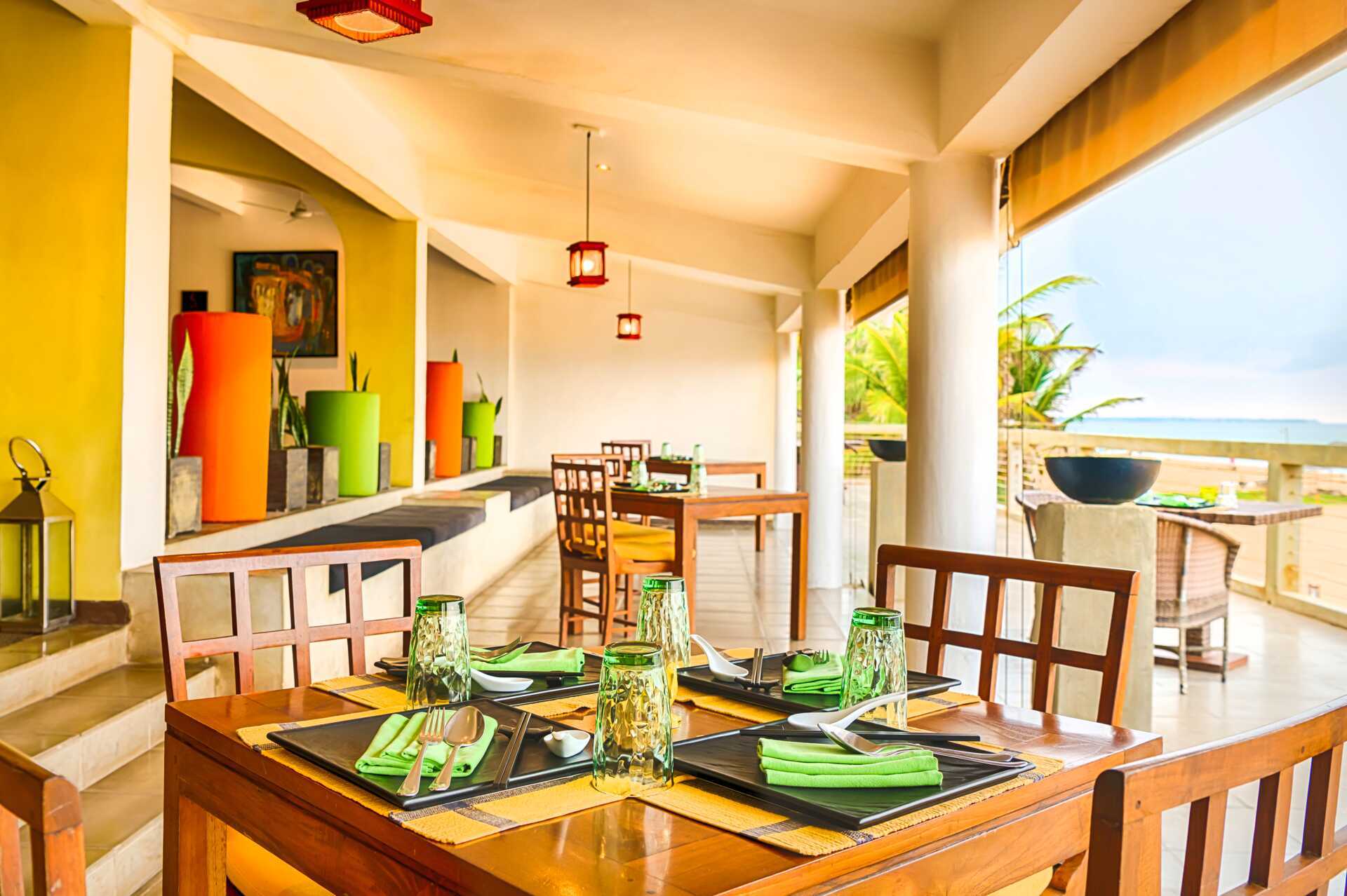 Restaurang på hotell Jetwing Sea i Negombo på Sri Lanka.