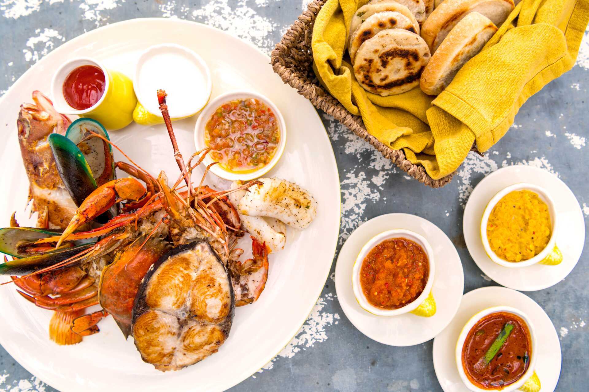 Lankesisk mat på hotell Jetwing Sea i Negombo på Sri Lanka.
