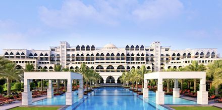 Hotell Jumeirah Zabeel Saray på Dubai Palm Jumeirah, Förenade Arabemiraten. Vänligen notera att poolen kommer genomgå underhållsarbete mellan 5-20 maj 2019.