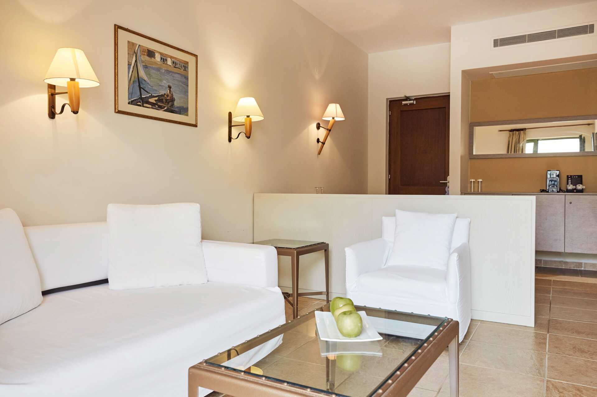 Juniorsvit superior på hotell Grand Bay Beach Resort på Kreta, Grekland.
