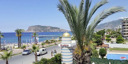 Stranden vid hotell Kaila Beach Resort i Alanya, Turkiet.