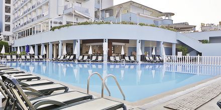 Poolområdet på hotell Kaila Beach i Alanya, Turkiet.