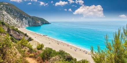 En av de fantastiska stränderna på Lefkas västkust