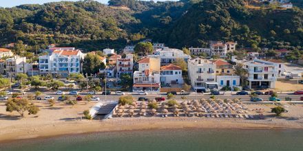 Stranden i Karlovassi på Samos, Grekland.