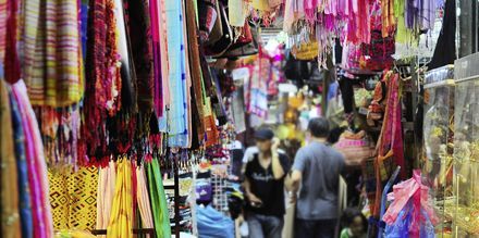 Vad är Thailand utan shopping? I Krabi stad finns marknader att fynda på.