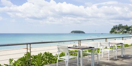 Apollos hotell Katathani Phuket Beach Resort & Spa ligger vid Kata Noi Beach.