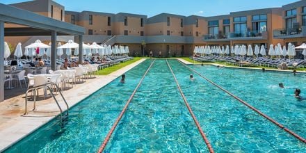 Det nya poolområdet på Kiani Beach Resort i Kalives på Kreta, Grekland.