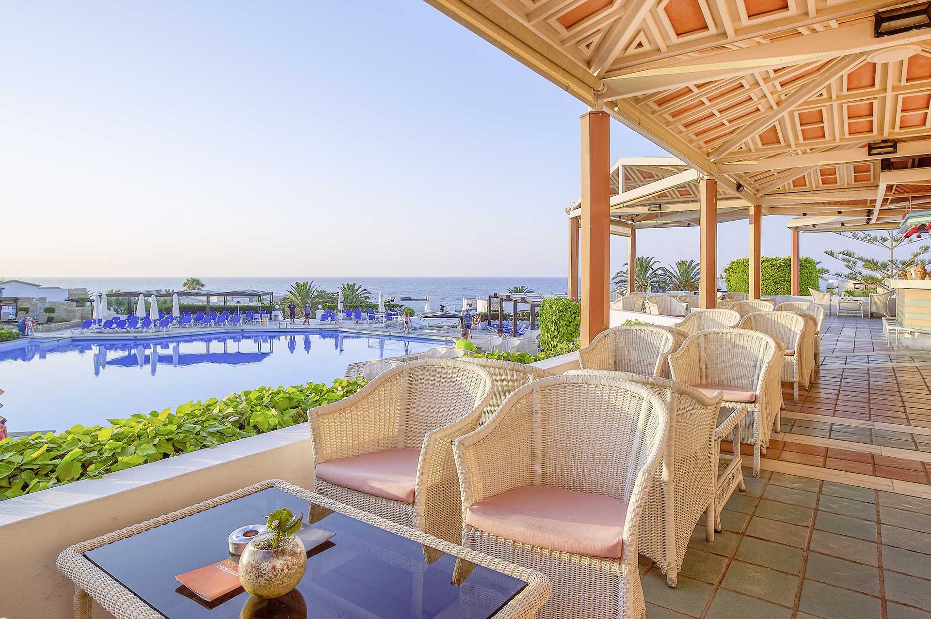 Poolbaren på hotel Aldemar Knossos Royal i Hersonissos, Kreta.