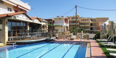 Pool på hotell Kokalas Resort i Georgiopolis på Kreta, Grekland.