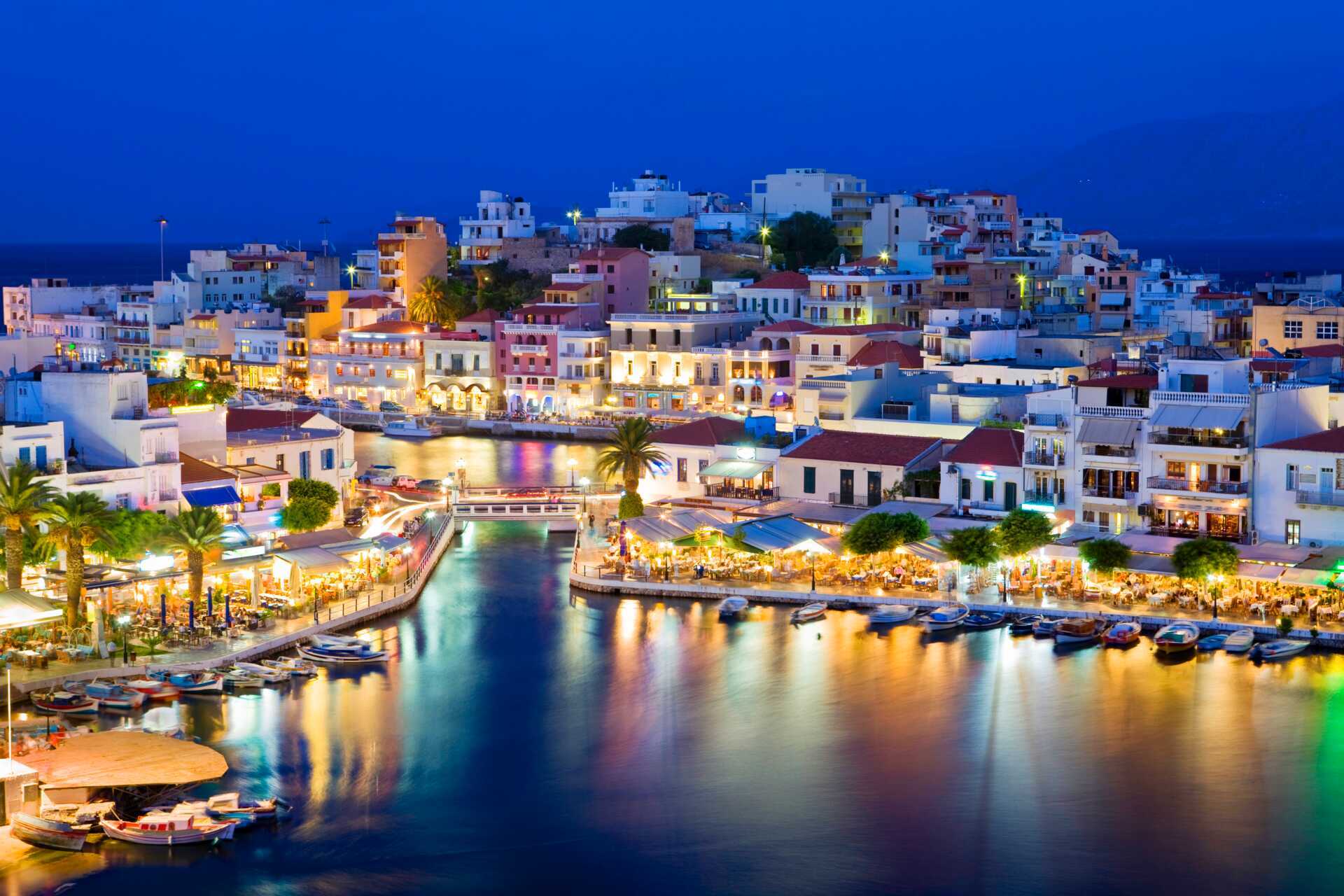 Vy över Agios Nikolaos på Kreta.