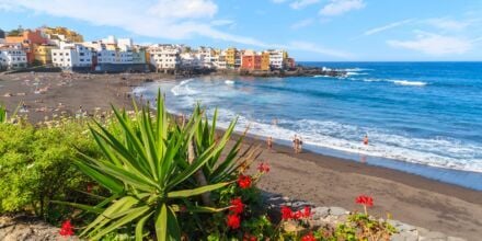 Strand i Puerto de la Cruz på Teneriffa, Kanarieöarna.