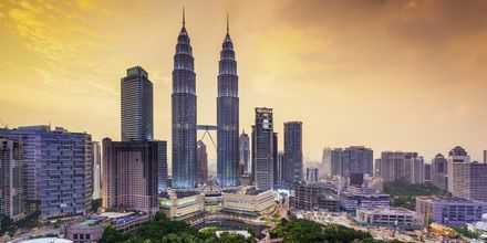 Kuala Lumpur i Malaysia har en skön blandning av storstad och tropisk grönska.