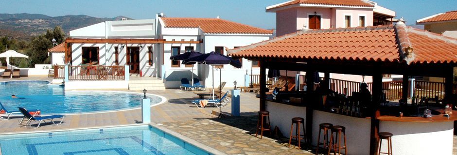 Poolområdet på hotell Kyma i Votsalakia på Samos, Grekland.