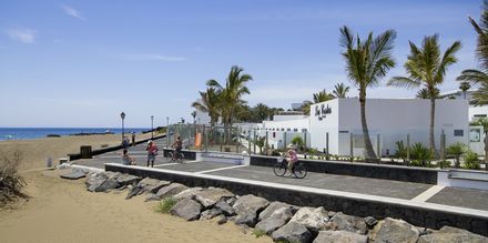 Stranden vid hotell Las Costas i Puerto del Carmen på Lanzarote.