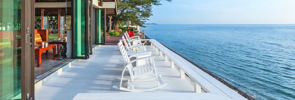 Strandrestaurangen på Let's Sea Hua Hin Al Fresco Resort i Thailand.
