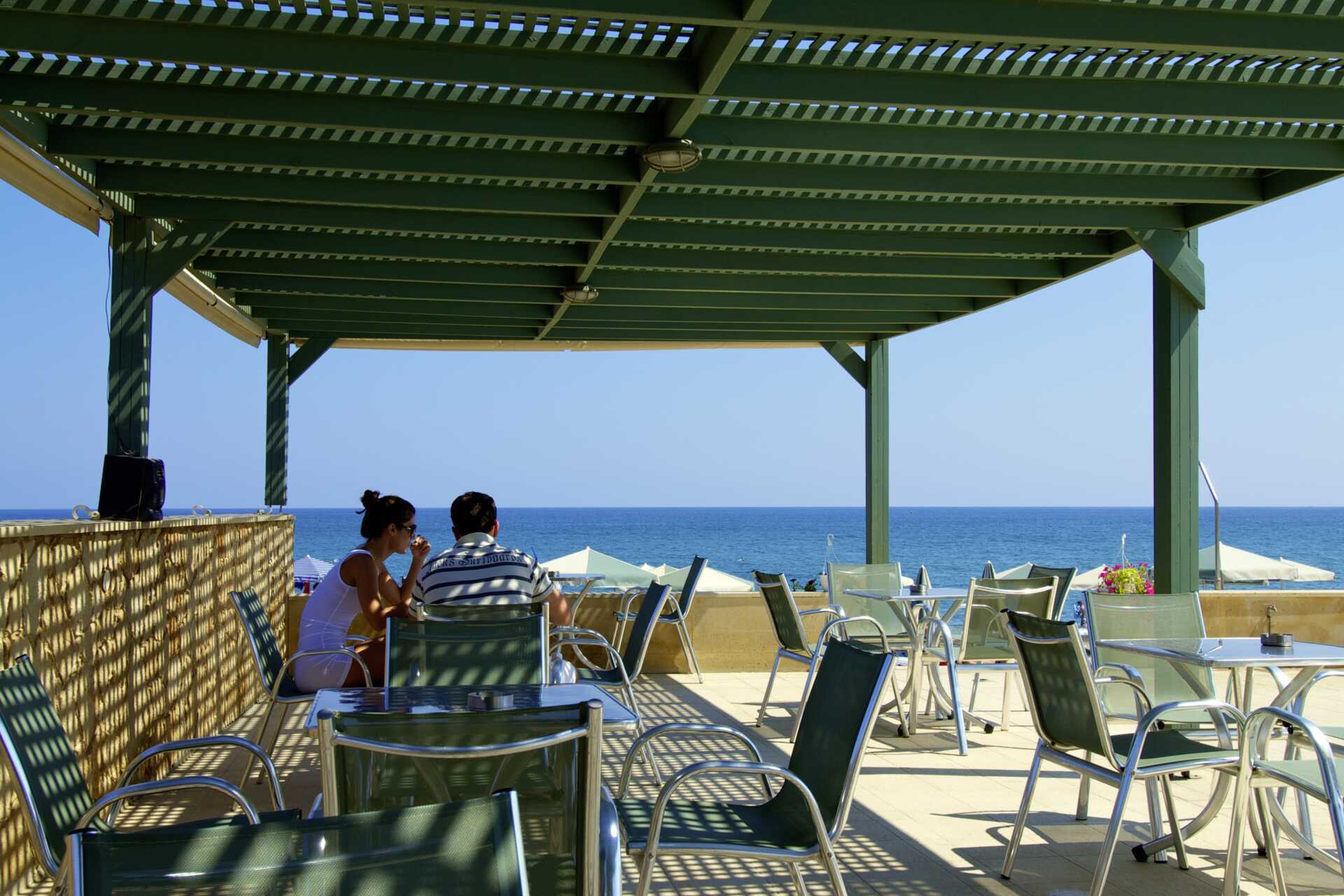 Snackbar på hotell Lissos i Platanias på Kreta, Grekland.