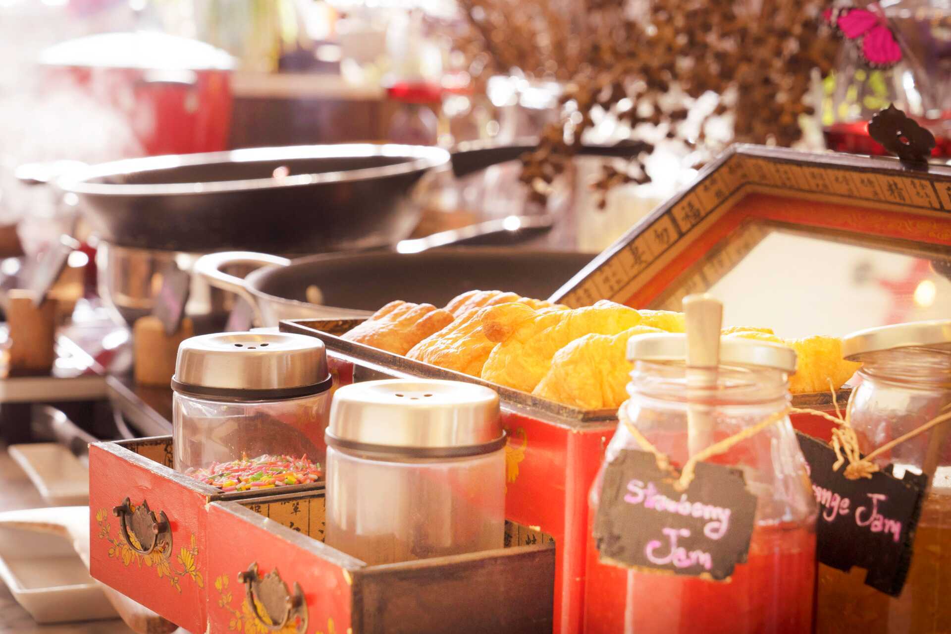 Frukostbuffé på hotell Loligo Resort Hua Hin i Thailand.