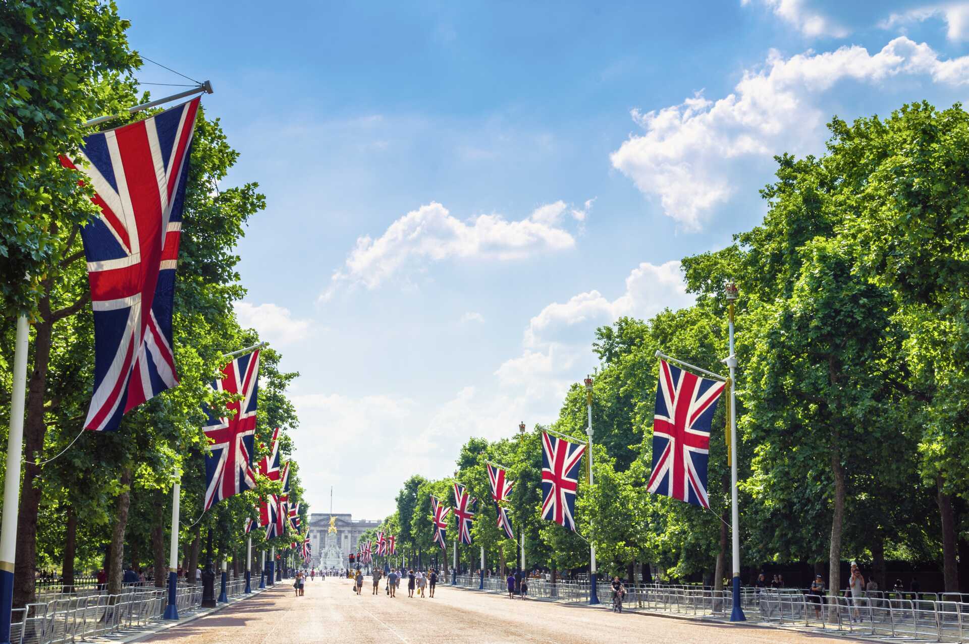 Gatan mot Buckingham Palace i London.