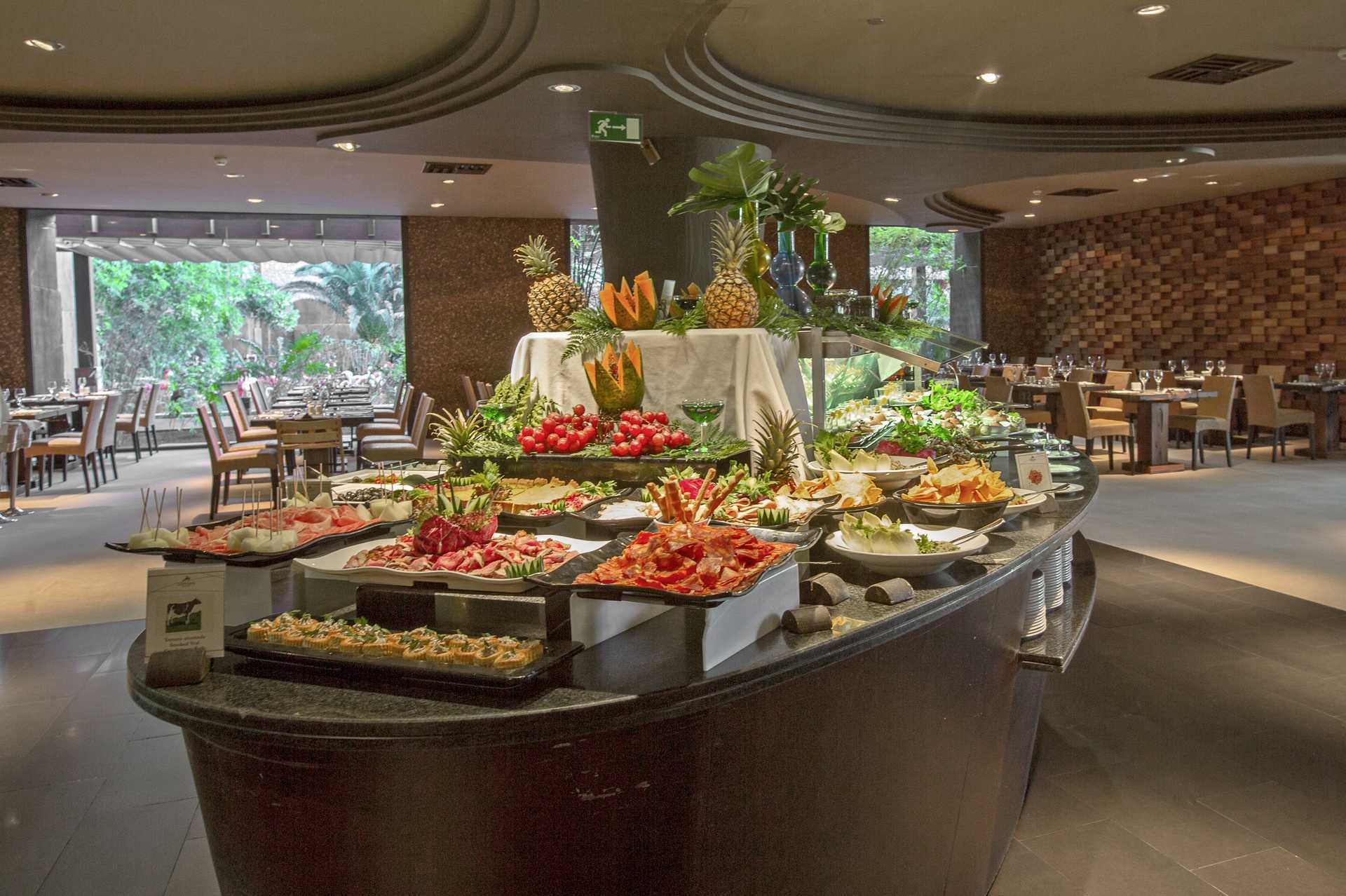 Bufférestaurangen Baobab på Lopesan Baobab Resort.