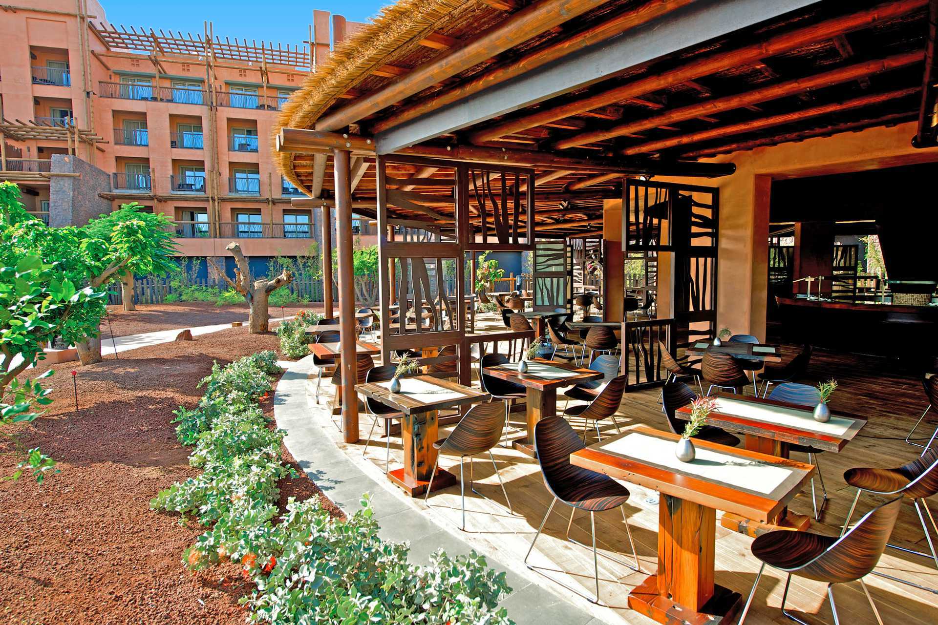 Bufférestaurangen Marula utomhus på Lopesan Baobab Resort i Meloneras, Gran Canaria.