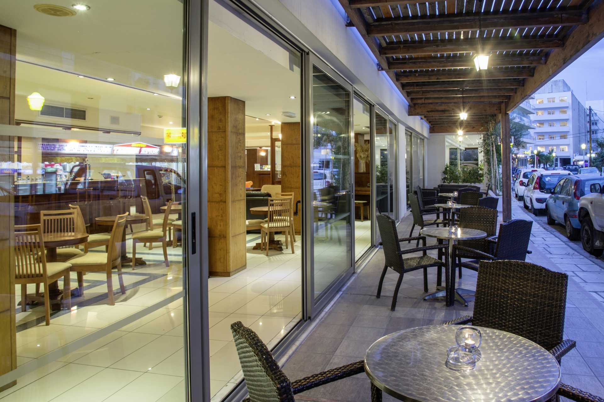 Restaurang på hotell Manousos i Rhodos stad, Grekland.