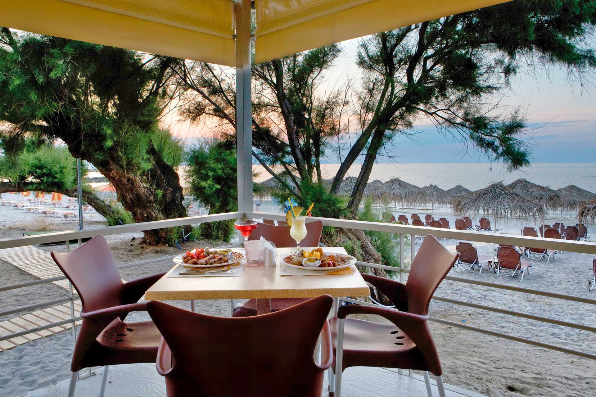 Restaurang på Margarita Beach Resort GD's Hotels i Agia Marina på Kreta.