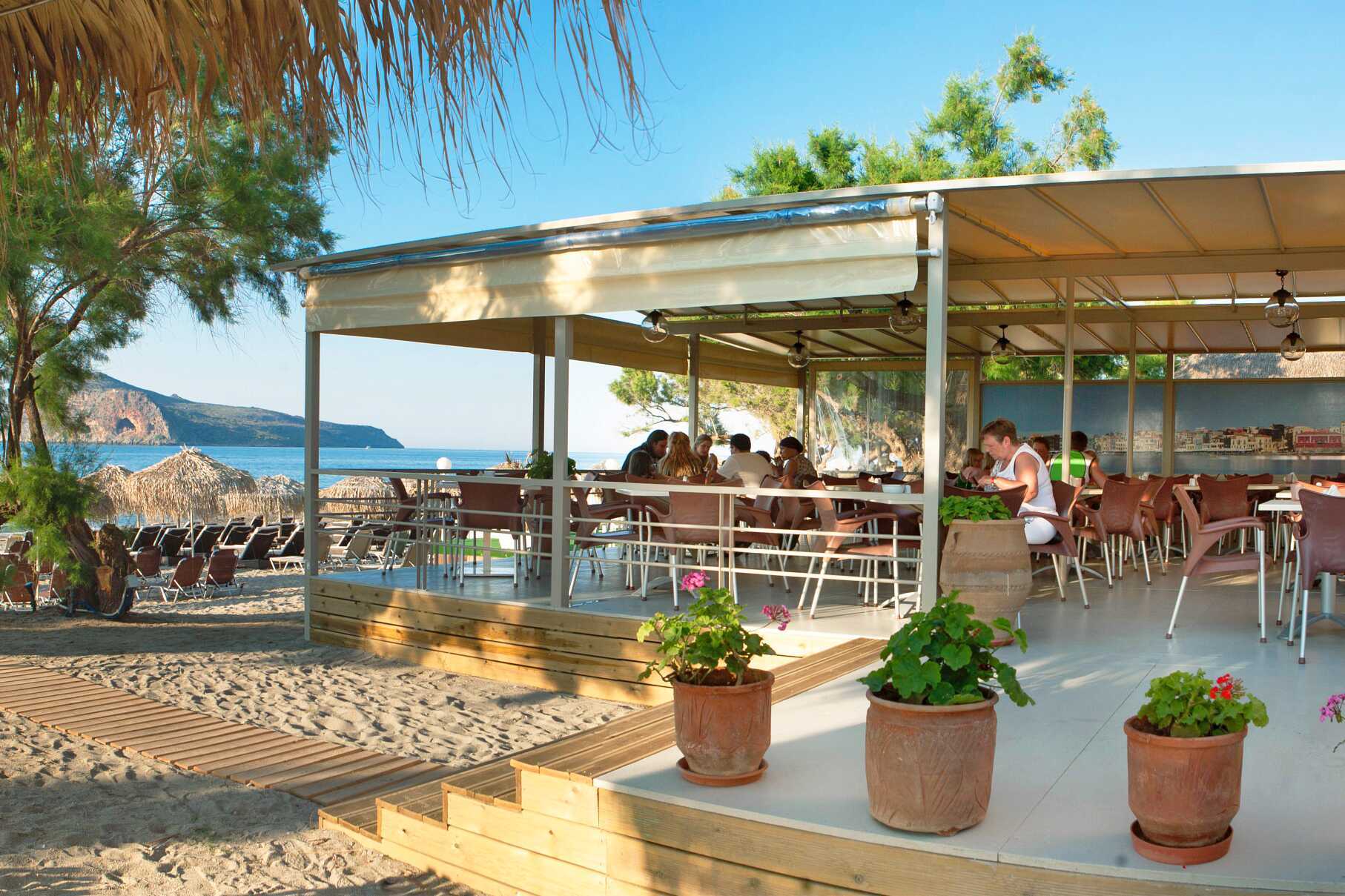 Restaurang på Margarita Beach Resort GD's Hotels i Agia Marina på Kreta.