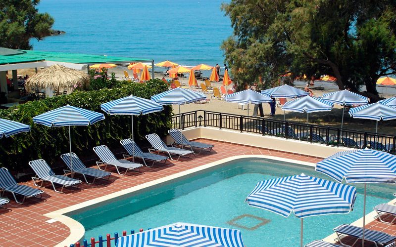 Poolområde på Margarita Beach Resort GD's Hotels i Agia Marina.