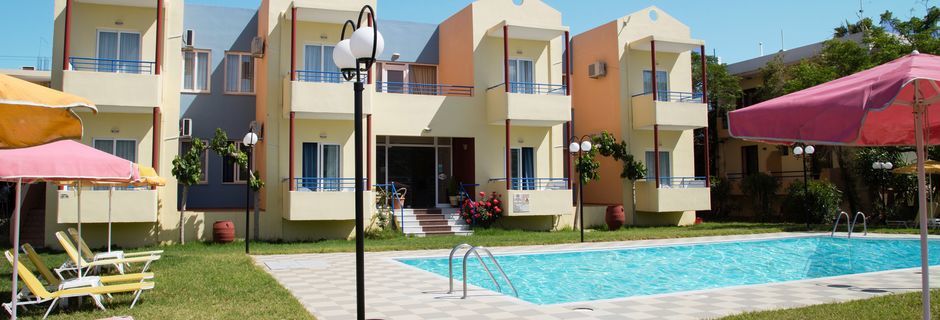 Poolområdet på hotell Marva i Rethymnon på Kreta.