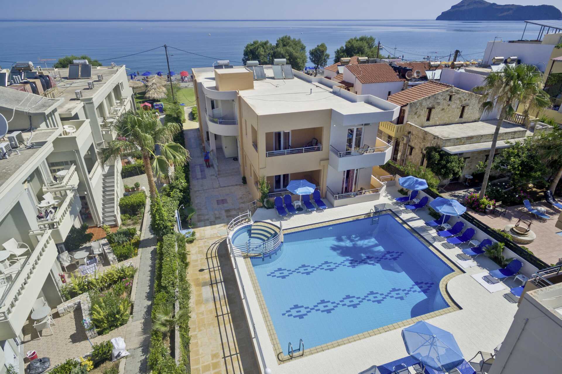 Poolområdet på hotell Mary i Platanias på Kreta, Grekland.