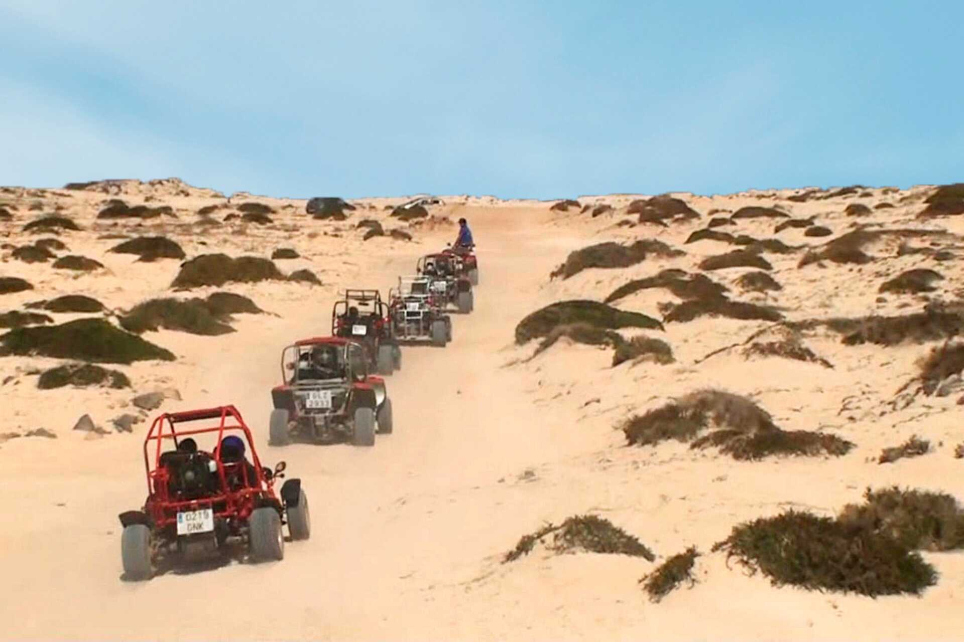 Med buggy bland vulkaner och ökenlandskap