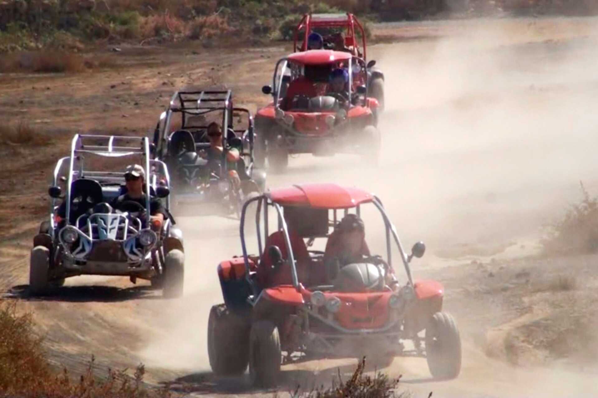 Med buggy bland vulkaner och ökenlandskap