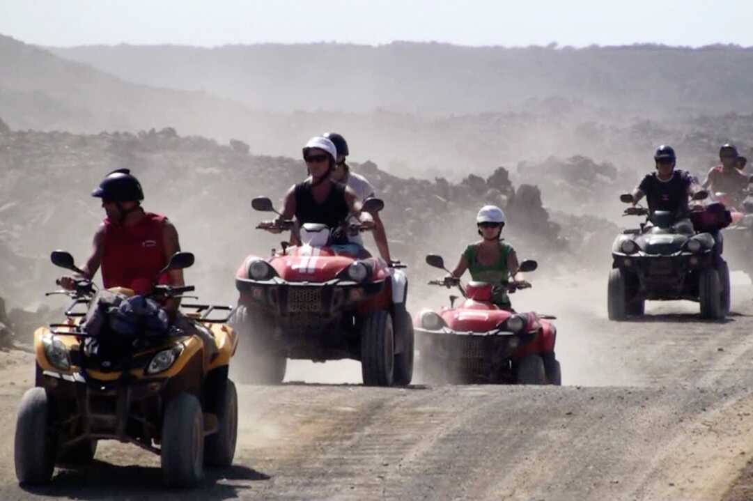 Med buggy bland vulkaner och ökenlandskap