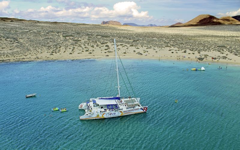Med katamaran till grannön La Graciosa
