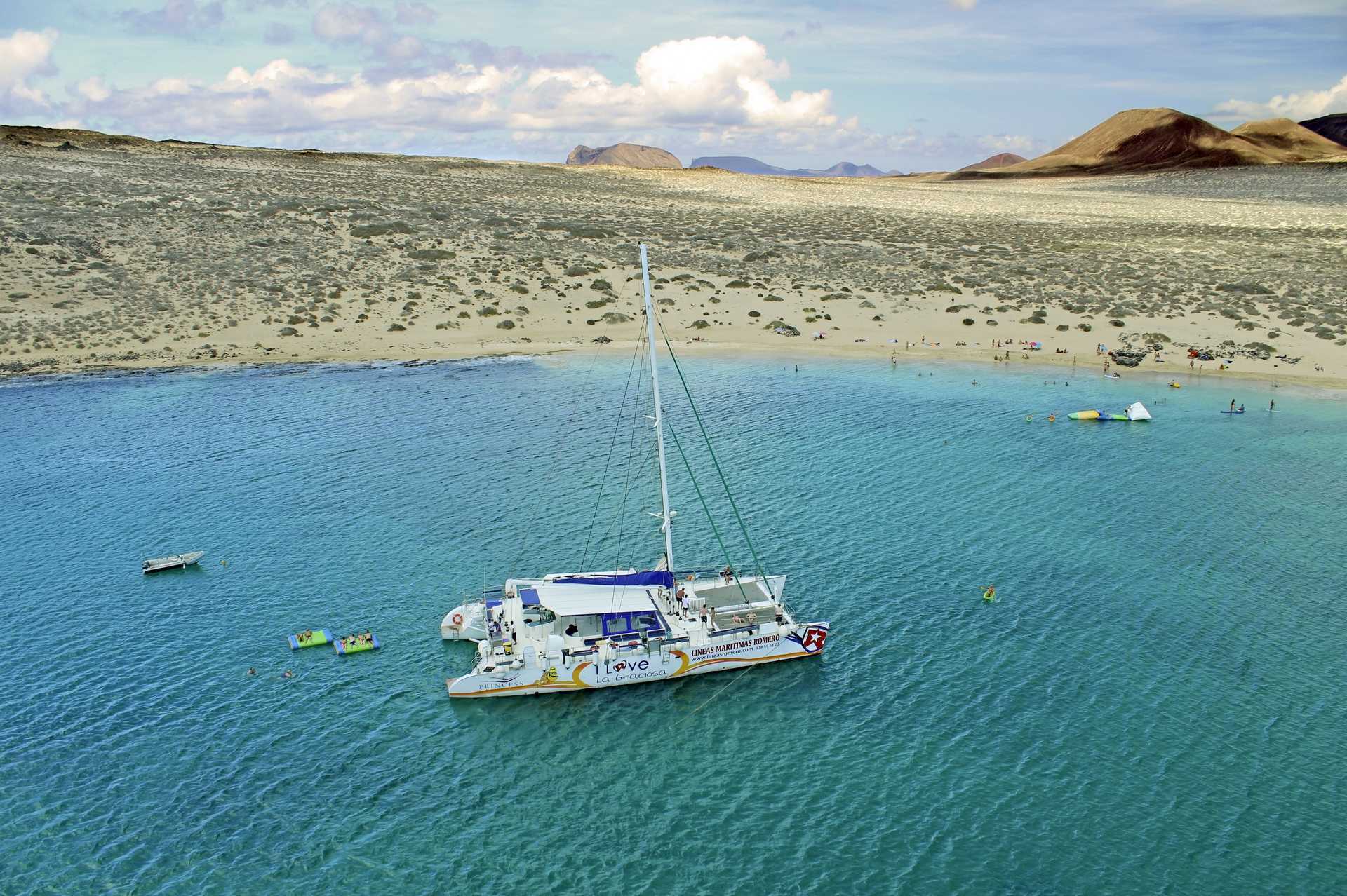 Med katamaran till grannön La Graciosa