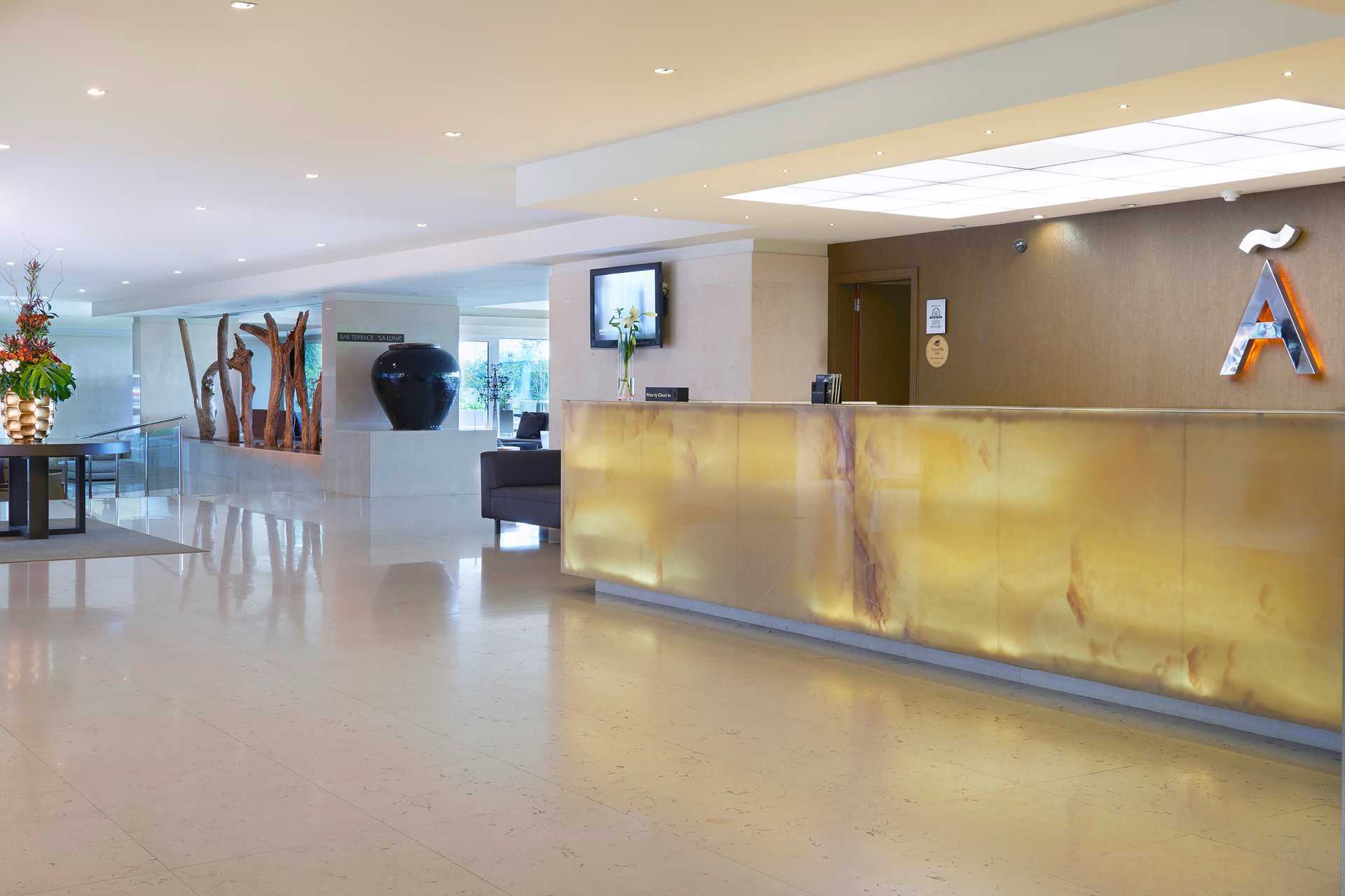 Reception på hotell Melia Madeira Mare på Madeira, Portugal.