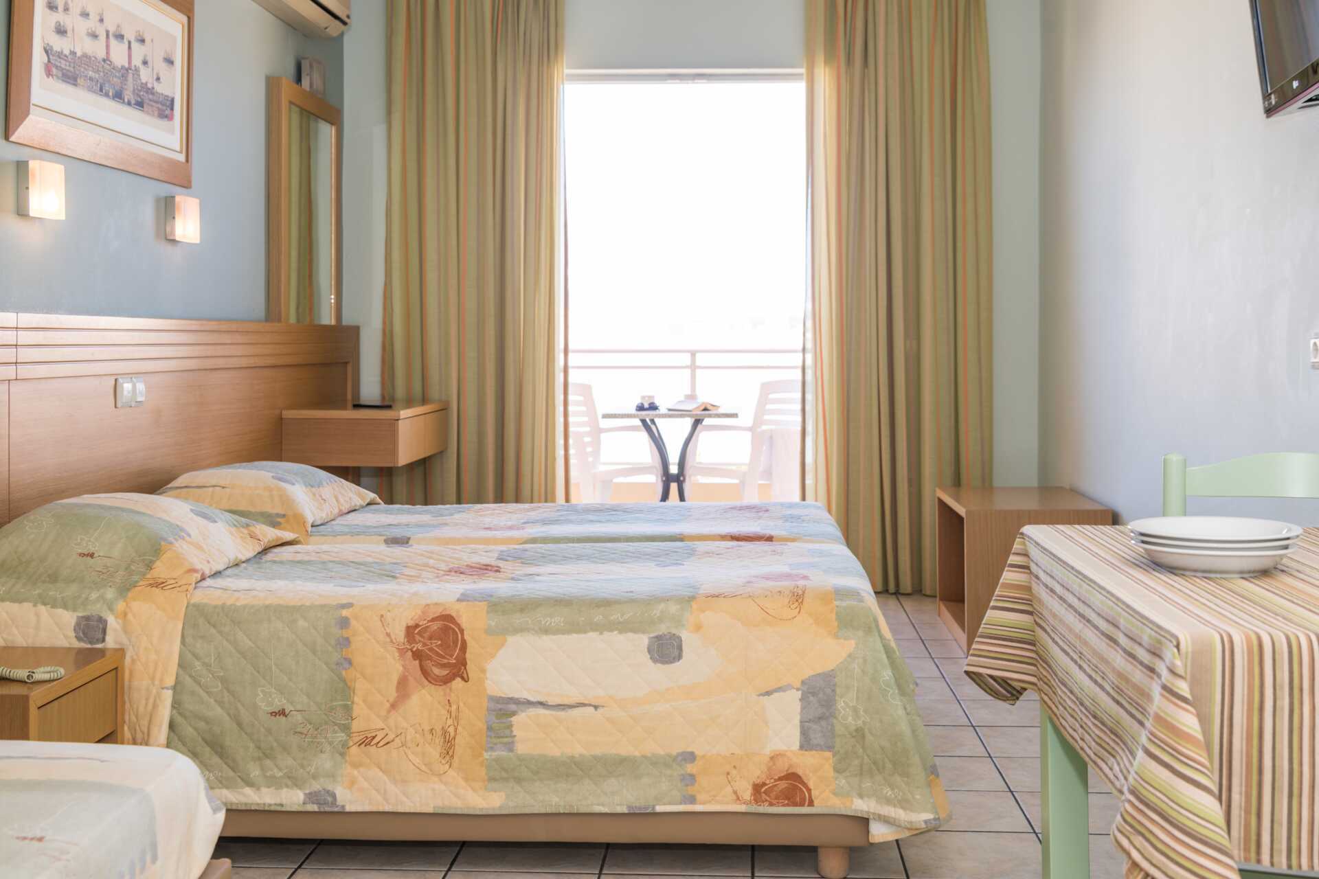 Enrumslägenhet på hotell Melmar i Rethymnon stad på Kreta, Grekland.