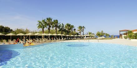 Poolområde på hotell Minos Mare i Rethymnon på Kreta, Grekland.
