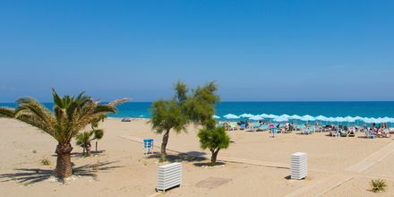 Stranden vid hotell Minos Mare i Rethymnon på Kreta, Grekland.