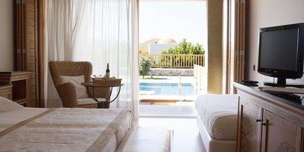 Dubbelrum med privat pool på hotell Mitsis Blue Domes Resort & Spa på Kos.